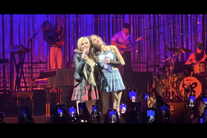 Avril Lavigne chante « Complicated » avec Olivia Rodrigo !