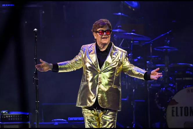 Adieux émouvants d’Elton John lors de son ultime concert.